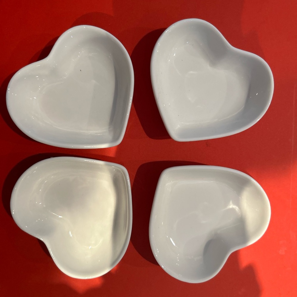 Brand new four piece white heart shapedped ceramic dishes
